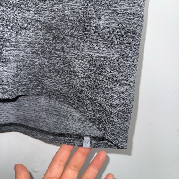 Lululemon Short Sleeve Cropped T Shirt Heathered Grey Sz 4 - Picture 2 of 5